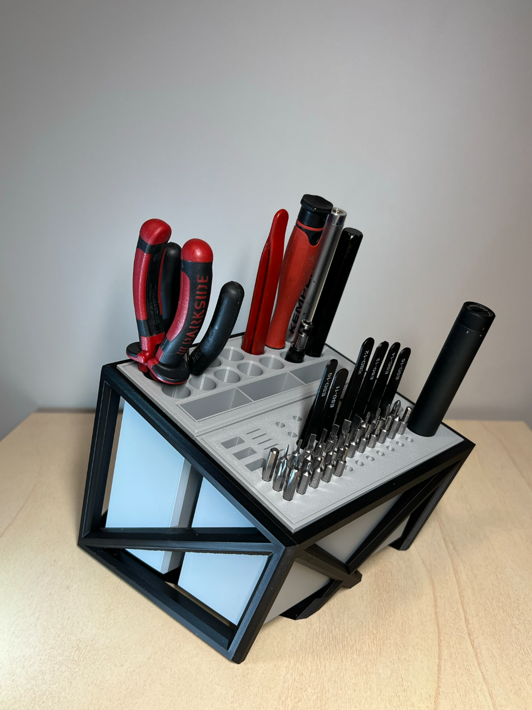 Hobby Tool Organiser – 3D Printed Workshop Blade and Brush Rack