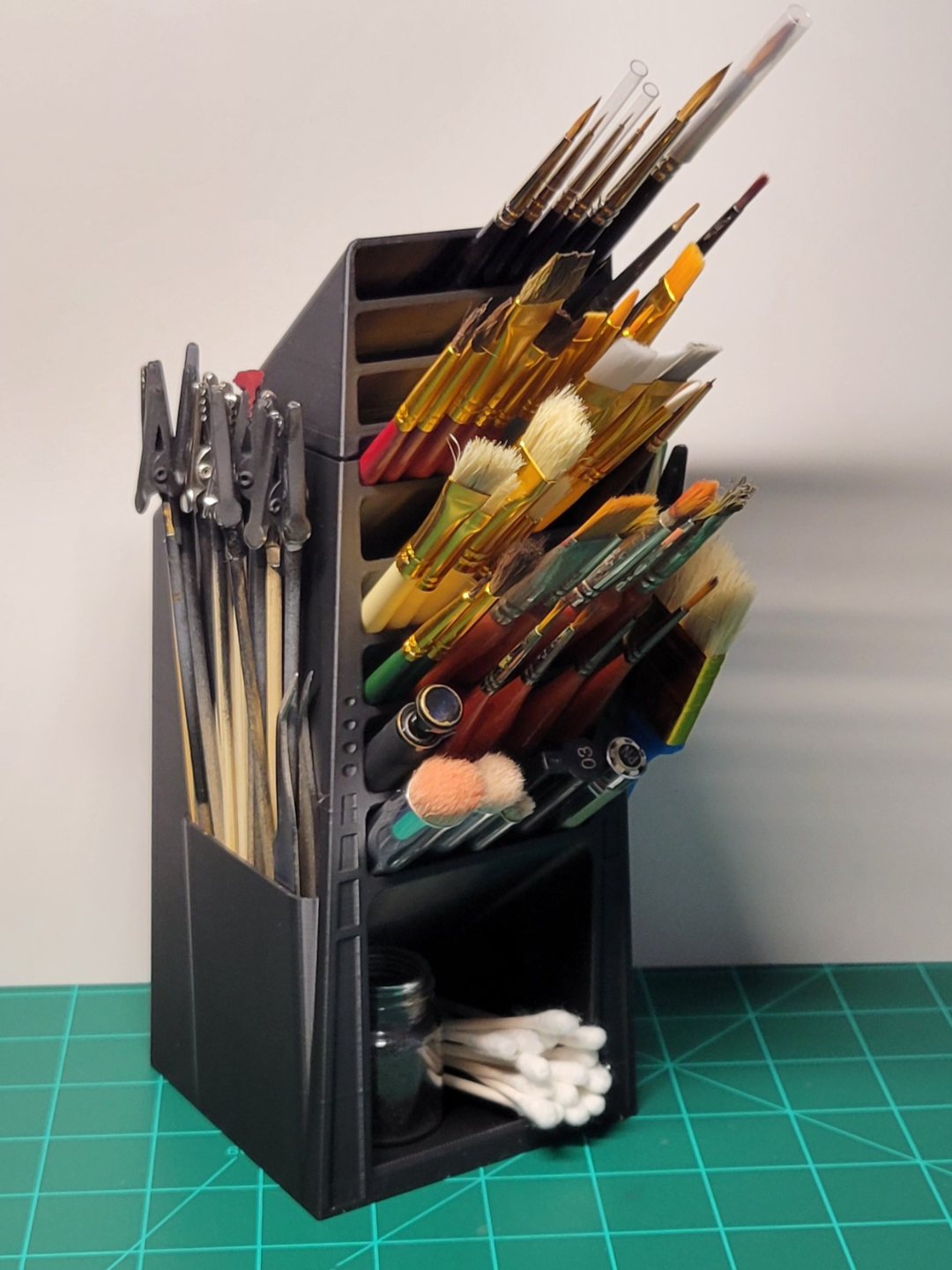 Premium Painting Brush Organiser – 3D Printed Multi-Brush Stand