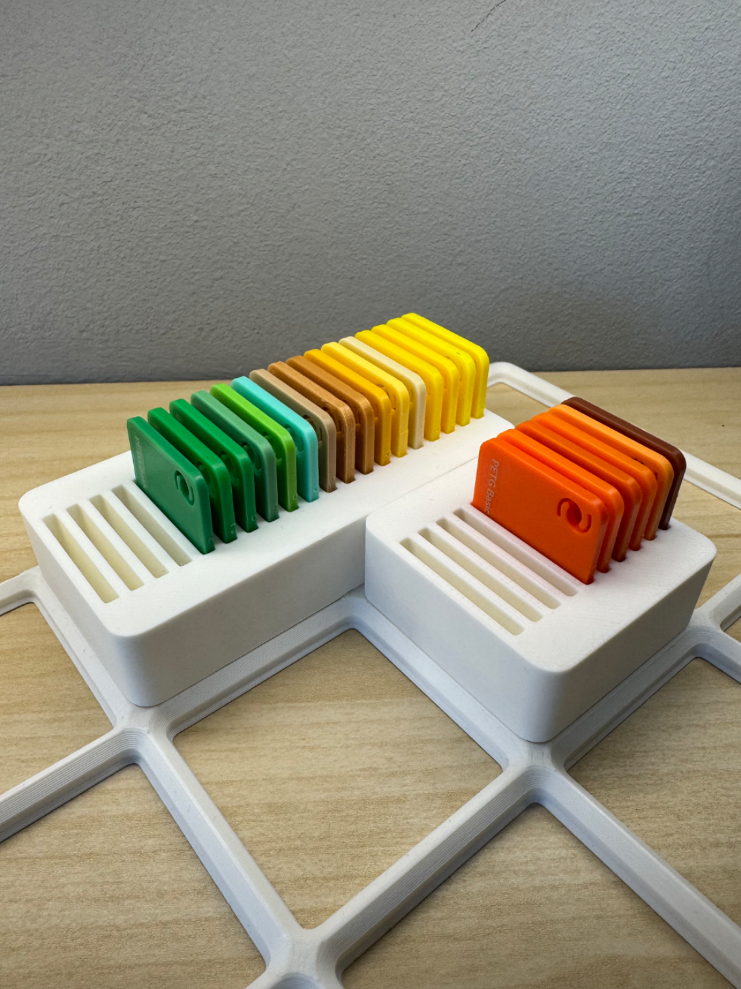3D printed Filament swatch holder by FOFUS