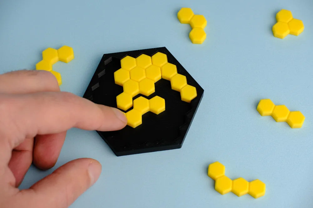 Bee Honeycomb Puzzle – 3D Printed Nature-Inspired Brain Teaser