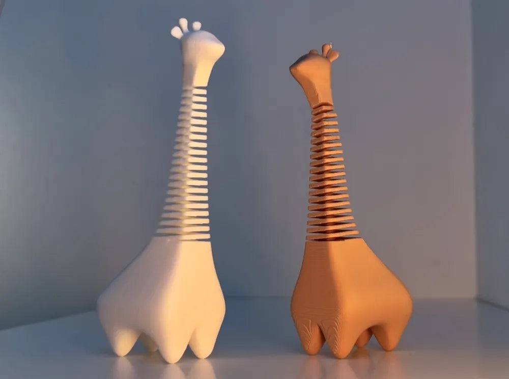 Springy Cute Giraffe Wobbly Figurine – 3D Printed Bouncy Desk Toy