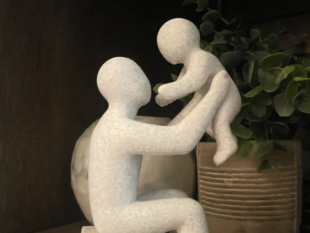 Father's Day Sculpture – 3D Printed Strength and Love Fatherhood Tribute