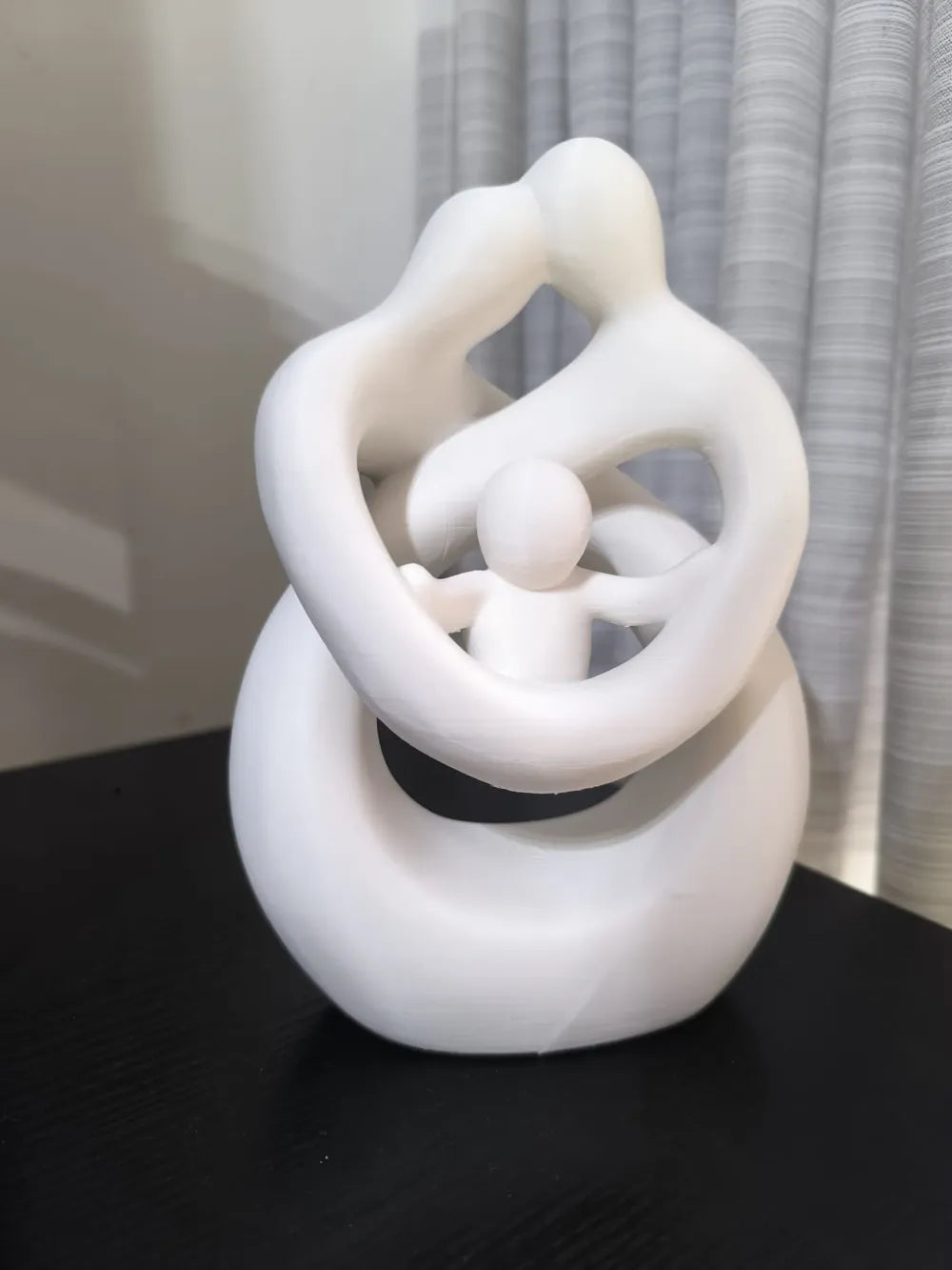 Family Embrace Minimal Sculpture – 3D Printed Abstract Home Decor